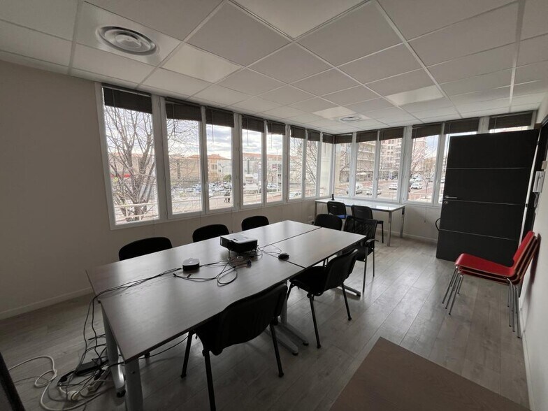 Office in Toulon for lease - Building Photo - Image 2 of 8