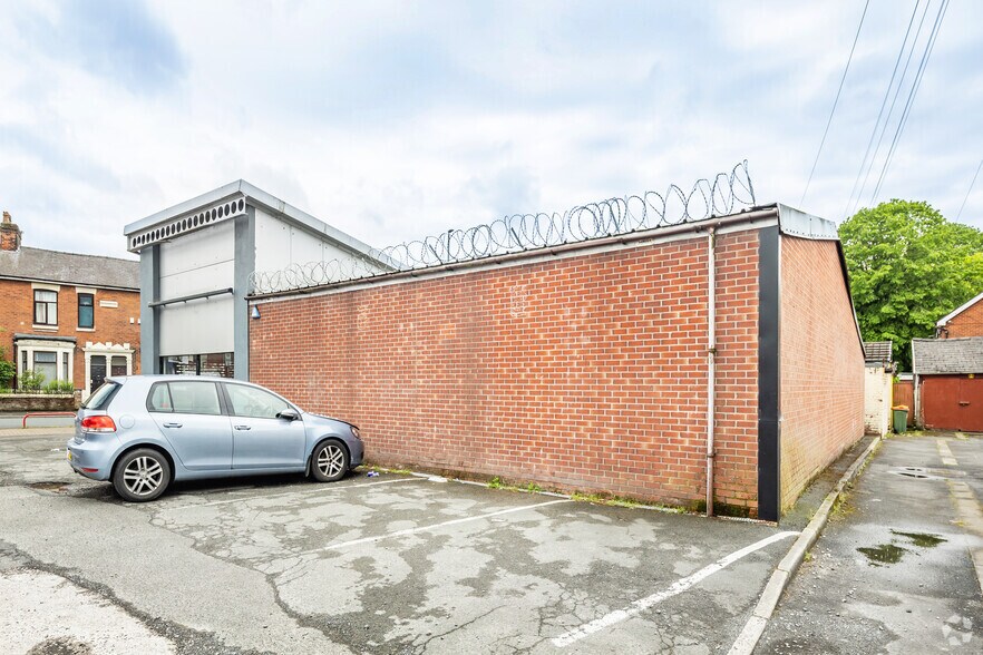 383-389 New Hall Ln, Preston à louer - Photo du bâtiment - Image 3 de 3