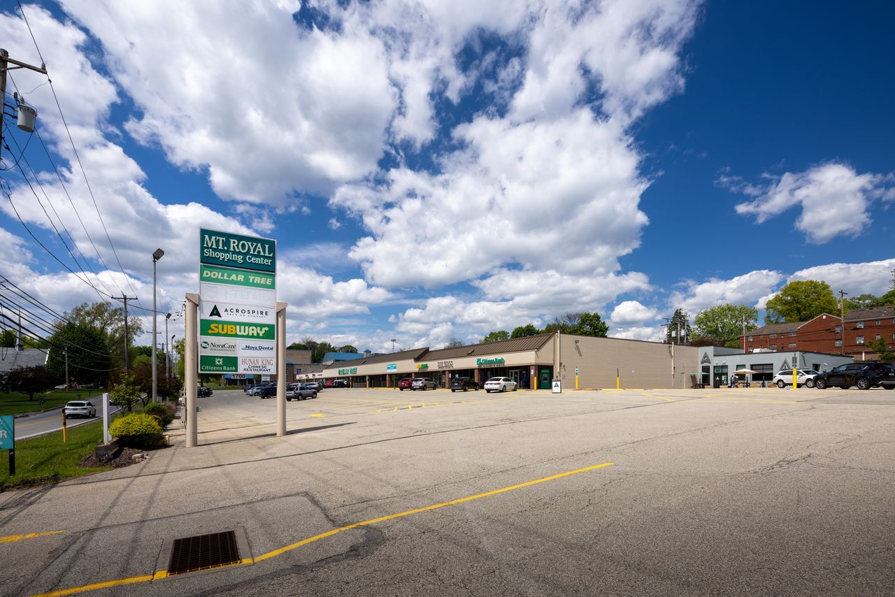 1700-1730 Mt Royal Blvd, Glenshaw, PA à louer Photo du bâtiment- Image 1 de 12