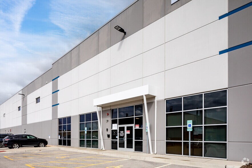 1055-1065 Sesame St, Bensenville, IL à louer - Photo du bâtiment - Image 2 de 3