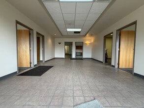 4524 Industrial Ave, Springfield, IL for lease Interior Photo- Image 1 of 23