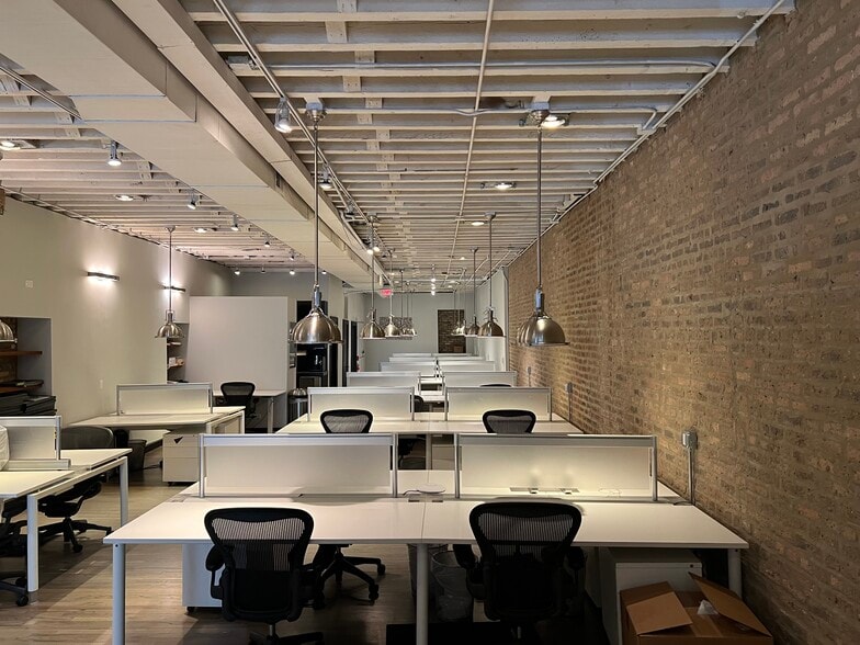 21 W Illinois St, Chicago, IL for sale - Interior Photo - Image 3 of 29