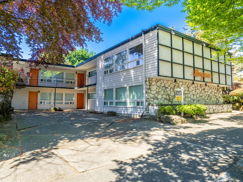 9043 35th Ave SW, Seattle, WA for sale - Building Photo - Image 2 of 10