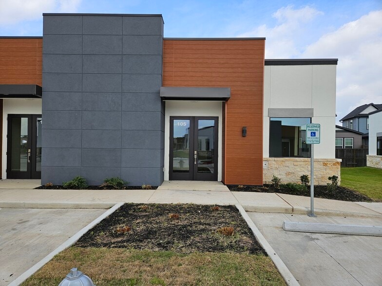 5151 Meadow Ranch Pky, Richmond, TX for lease - Building Photo - Image 2 of 23