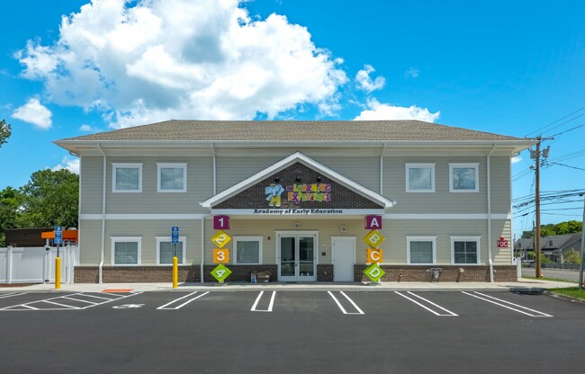 Plus de détails pour 730 Boston Post Road, Milford, CT - Commerce de détail à vendre