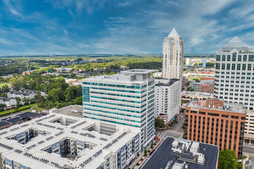 4525 Main St, Virginia Beach, VA à louer - Photo du bâtiment - Image 3 de 7