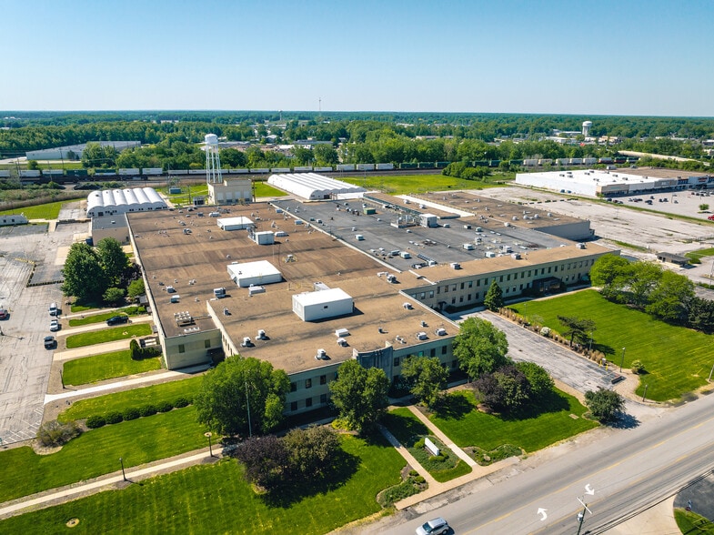 901 Cleveland St, Elyria, OH for lease - Building Photo - Image 1 of 4
