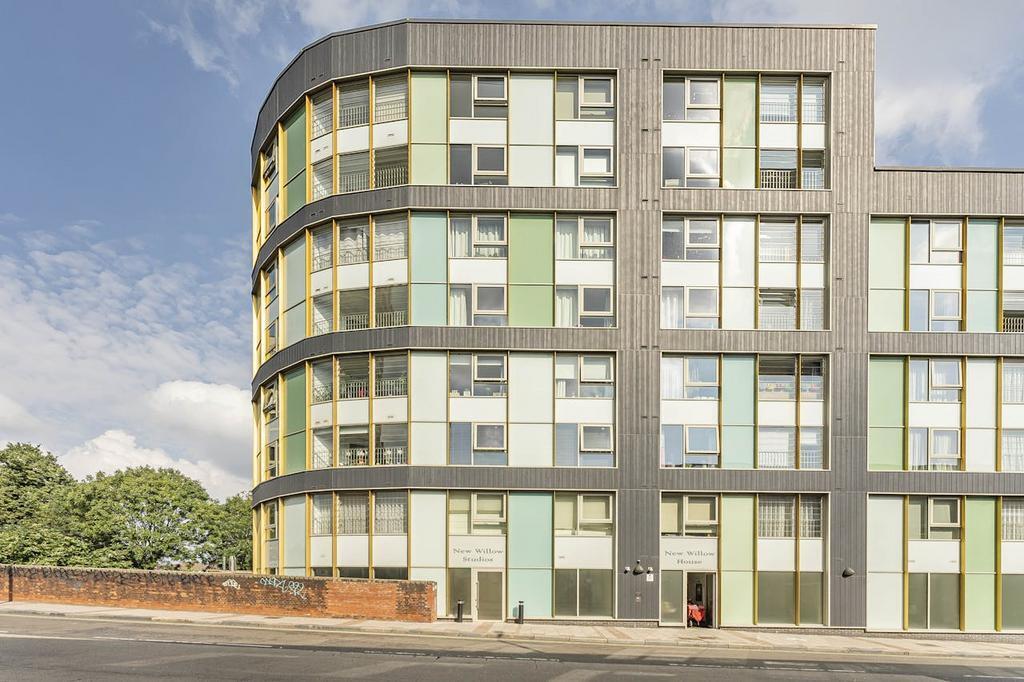 208 Plaistow Rd, Londres à vendre Photo du bâtiment- Image 1 de 41