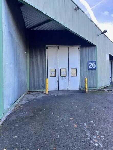 Flex dans Saint-Thibault-des-Vignes à louer - Photo du bâtiment - Image 3 de 3