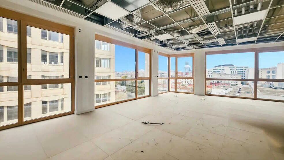 Bureau dans Ivry-sur-Seine à louer - Photo du bâtiment - Image 3 de 8