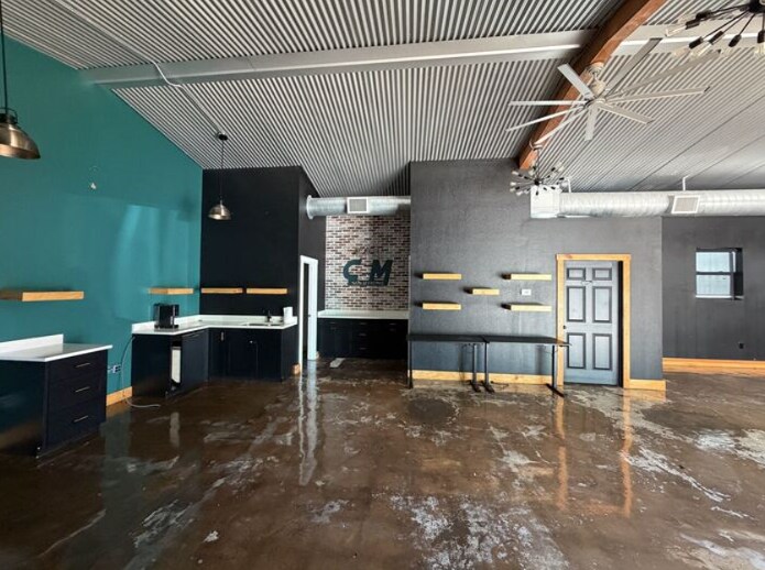 1805 1st St, Seabrook, TX à louer - Photo du bâtiment - Image 3 de 5