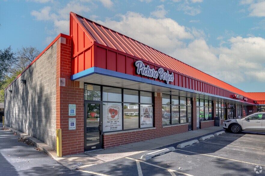 17100-17114 S Park Ave, South Holland, IL for lease - Building Photo - Image 2 of 9