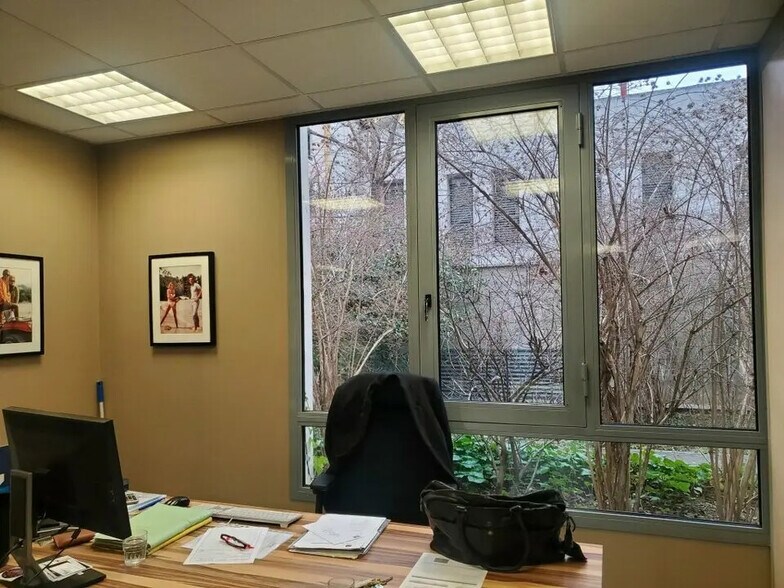 Retail in Lyon for lease - Interior Photo - Image 3 of 4