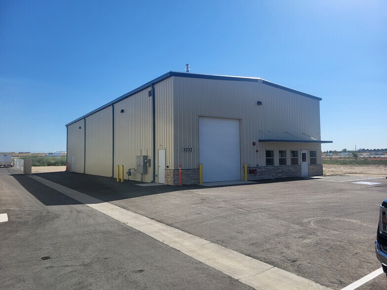 3232 N Black Butte Ct, Nampa, ID à vendre - Photo du bâtiment - Image 3 de 10