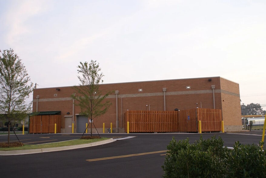 2225 E Walnut Ave, Dalton, GA for lease - Building Photo - Image 3 of 5