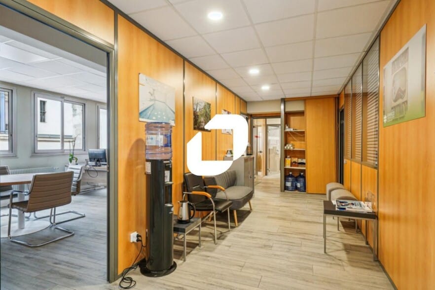 76-78 Rue Saint-Lazare, Paris à louer - Photo du bâtiment - Image 3 de 17