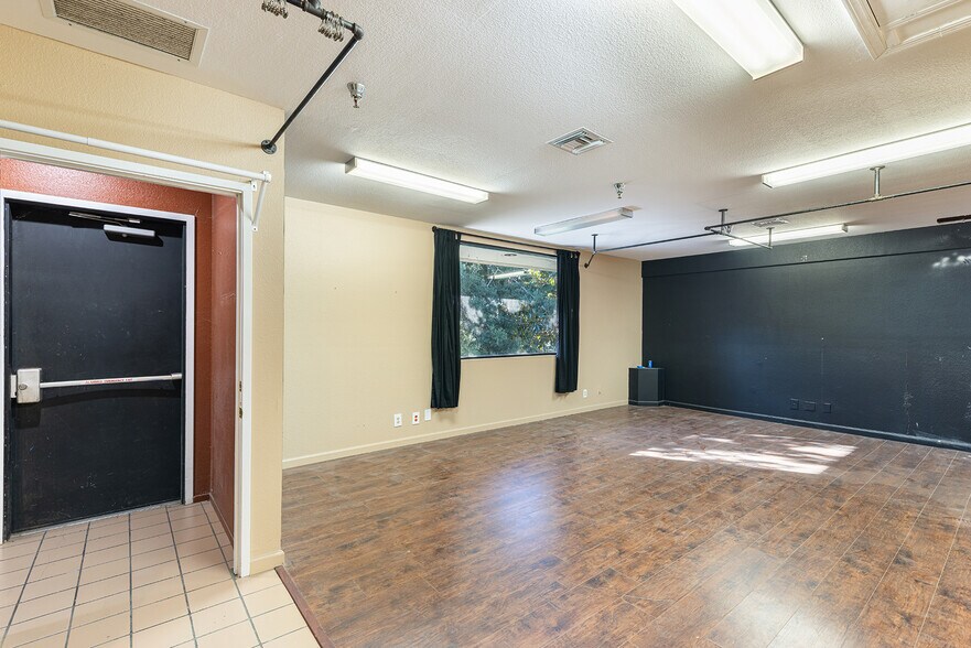 575 Lincoln Ave, Napa, CA à louer - Photo du bâtiment - Image 2 de 12