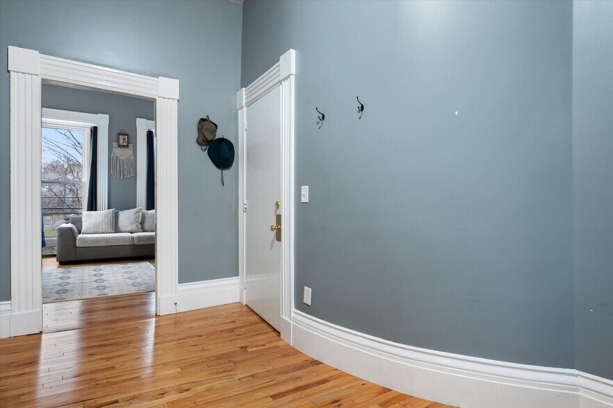72 3rd St, Bangor, ME à vendre - Photo du bâtiment - Image 3 de 71