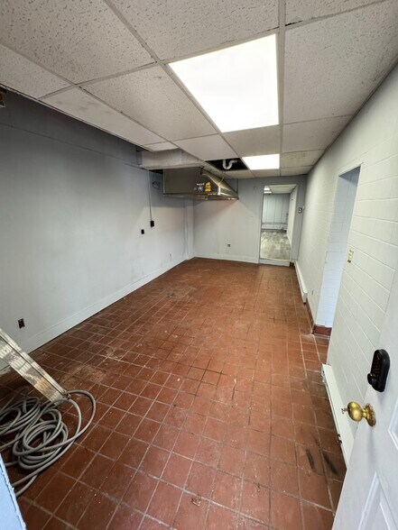 687 Belmont St, Belmont, MA à louer - Photo intérieure - Image 3 de 10