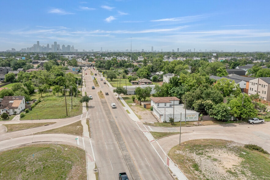 3319 Airline Dr, Houston, TX for lease - Building Photo - Image 2 of 5