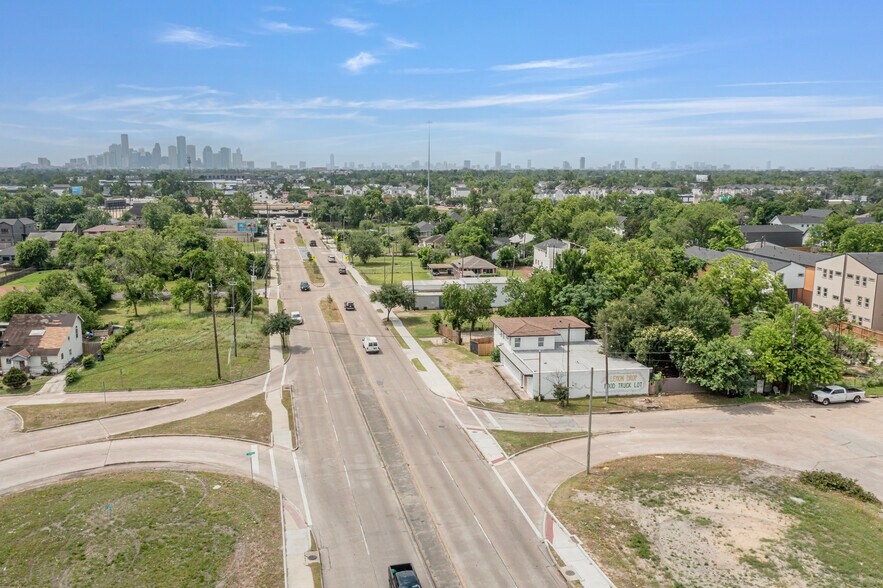 3319 Airline Dr, Houston, TX à louer - Photo du bâtiment - Image 2 de 5