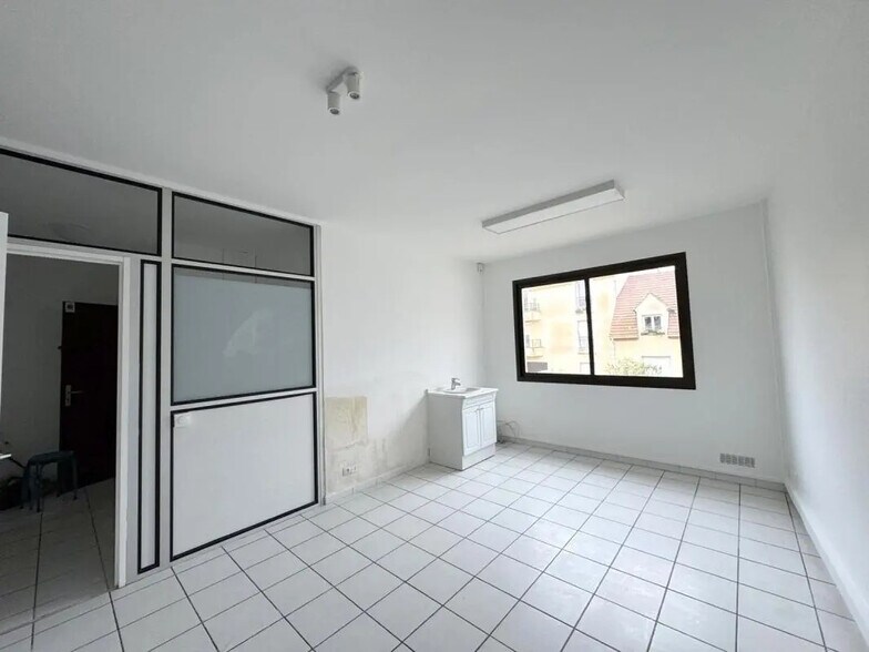 Bureau dans Conflans-Sainte-Honorine à louer - Photo du bâtiment - Image 2 de 8