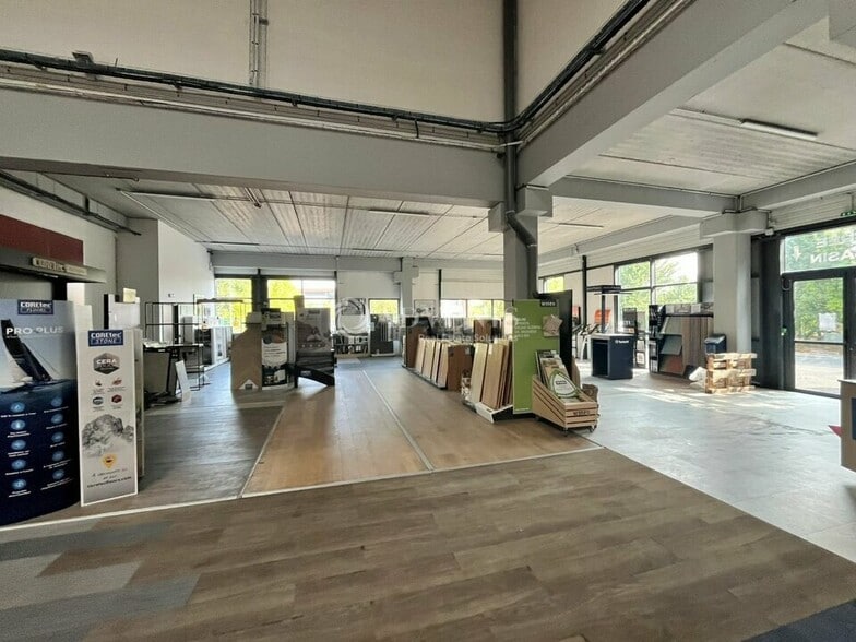 Flex in Villeneuve-la-Garenne for lease - Interior Photo - Image 3 of 10