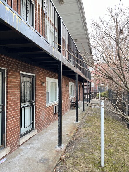 7948 S Dobson Ave, Chicago, IL à vendre - Photo du bâtiment - Image 3 de 6