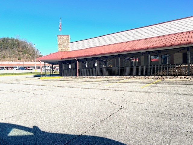 109 Crossings Mall, Elkview, WV for lease - Building Photo - Image 3 of 22