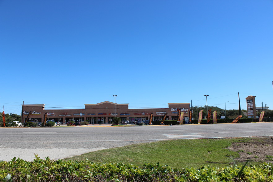 8751 S Hwy 6, Houston, TX for lease - Building Photo - Image 2 of 2