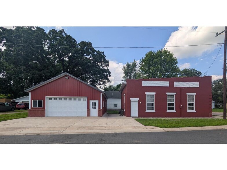 445 Main St, Clearwater, MN à vendre - Photo du bâtiment - Image 2 de 3