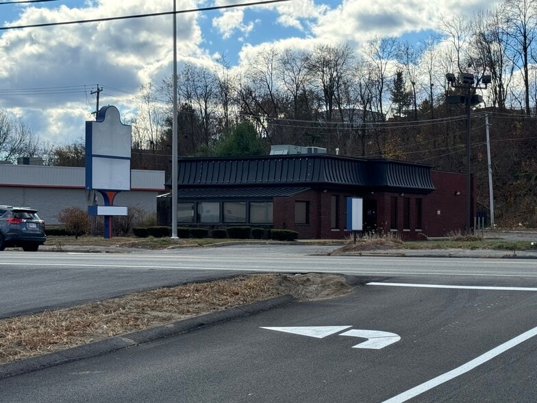 505 John Fitch Hwy, Fitchburg, MA à louer - Photo principale - Image 1 de 5