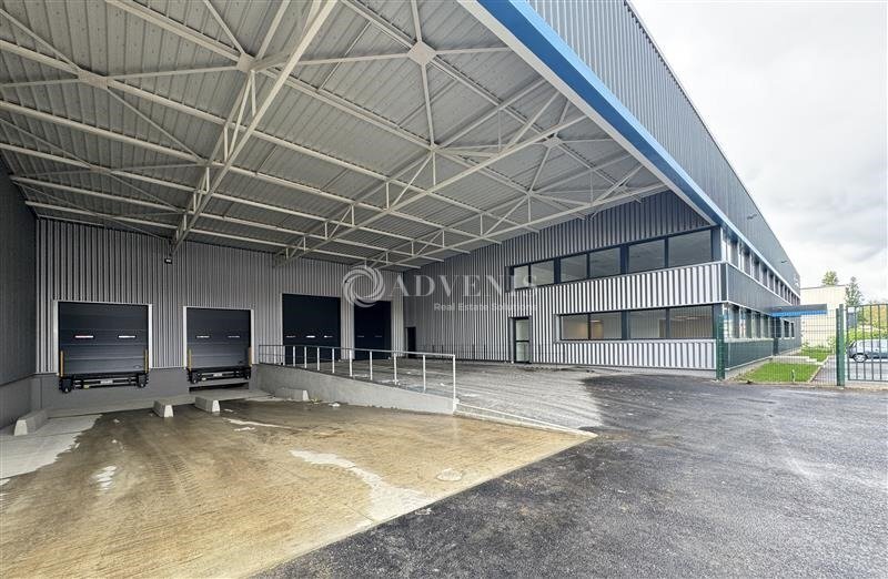Industrial in Le Blanc Mesnil for lease - Building Photo - Image 1 of 12