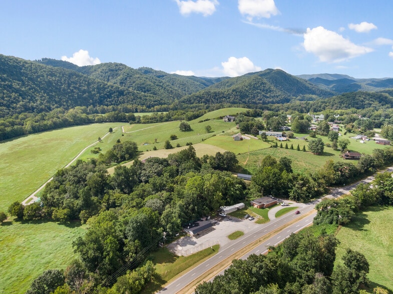 7643 Roanoke Rd, Shawsville, VA à vendre - Photo du bâtiment - Image 3 de 11