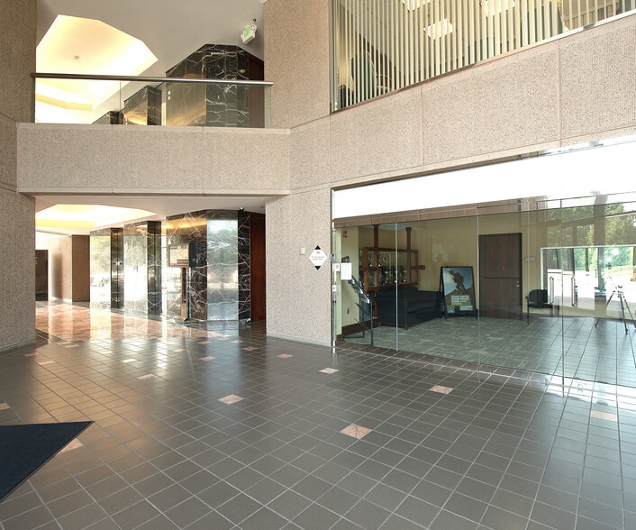 1995 N Park Pl SE, Atlanta, GA à louer - Hall d’entrée - Image 2 de 6