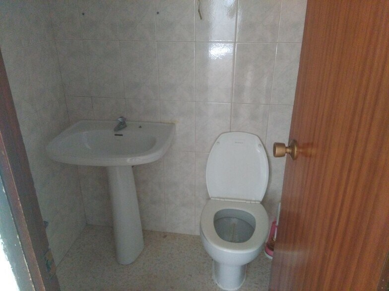 Retail in Cáceres for lease - Building Photo - Image 3 of 7