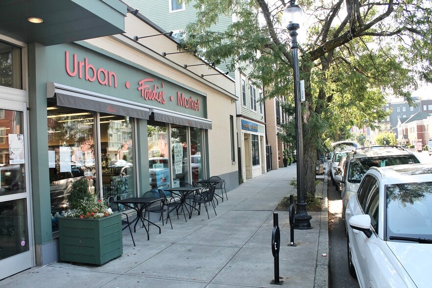 242-244 West Broadway, Boston, MA for lease - Building Photo - Image 3 of 3