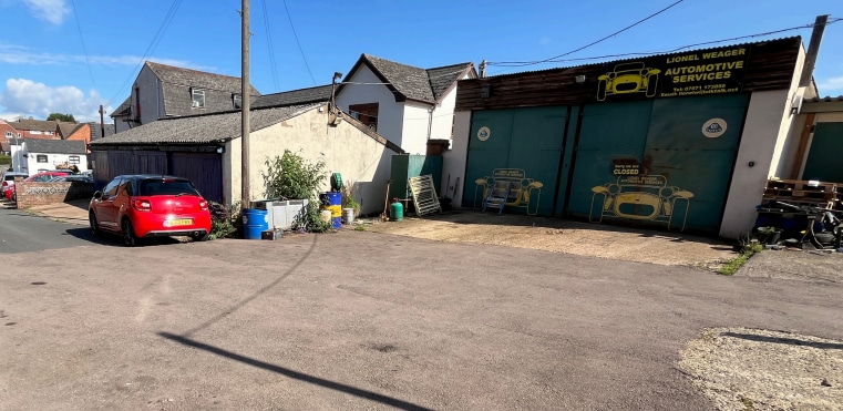 44 Bye Street Development portfolio of 3 properties for sale on LoopNet.ca - Primary Photo - Image 2 of 3