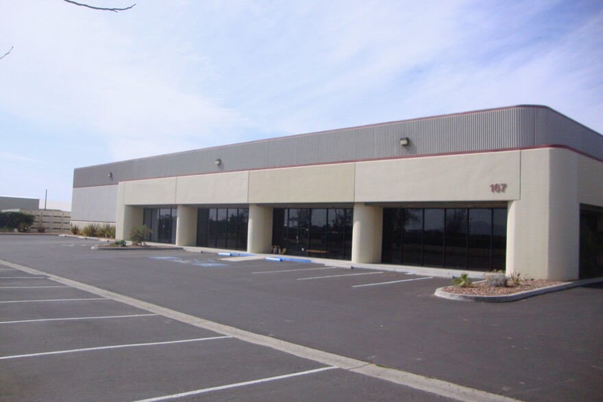 167 Lambert St, Oxnard, CA for lease - Building Photo - Image 2 of 16