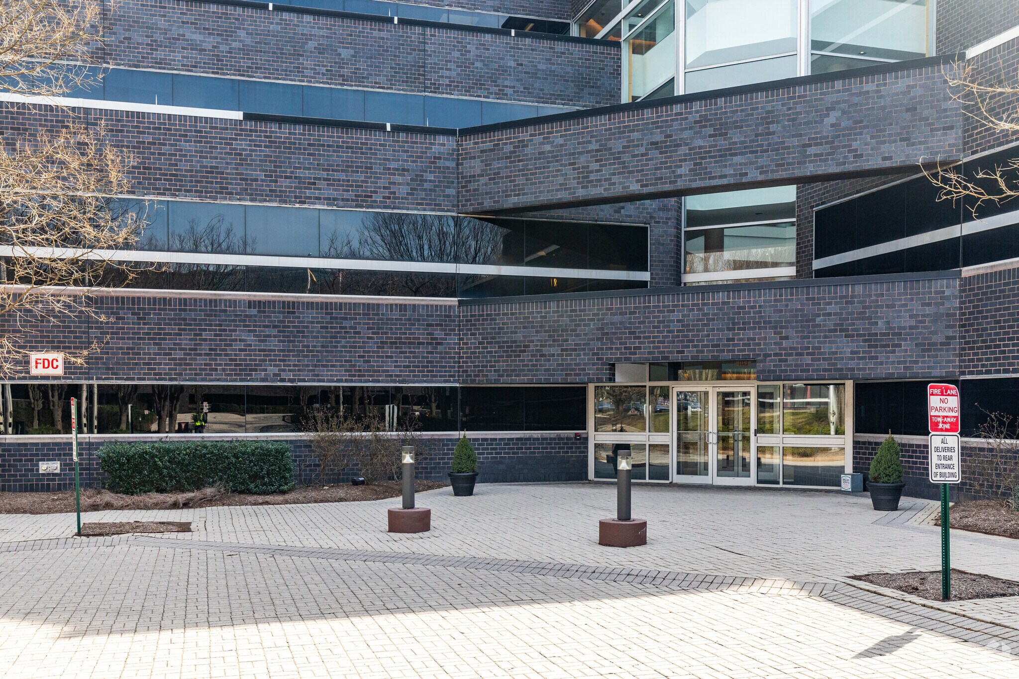 331 Newman Springs Rd, Red Bank, NJ à louer Photo du bâtiment- Image 1 de 22