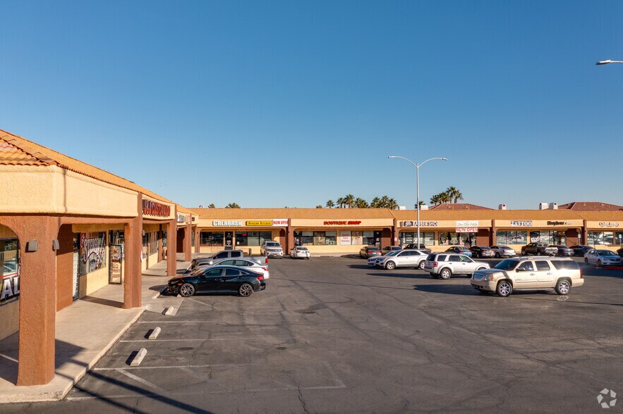 1750-1772 S Rainbow Blvd, Las Vegas, NV à louer - Photo du bâtiment - Image 2 de 3