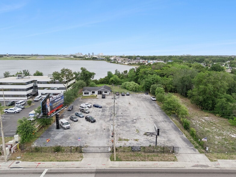 690 N Semoran Blvd, Orlando, FL à louer - Photo du bâtiment - Image 2 de 19