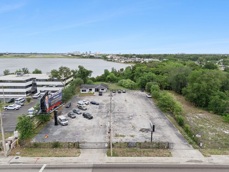 690 N Semoran Blvd, Orlando, FL à louer - Photo du bâtiment - Image 2 de 19