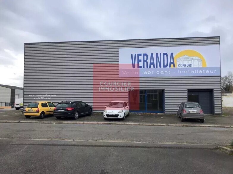 Flex in Coignieres for lease - Building Photo - Image 1 of 3