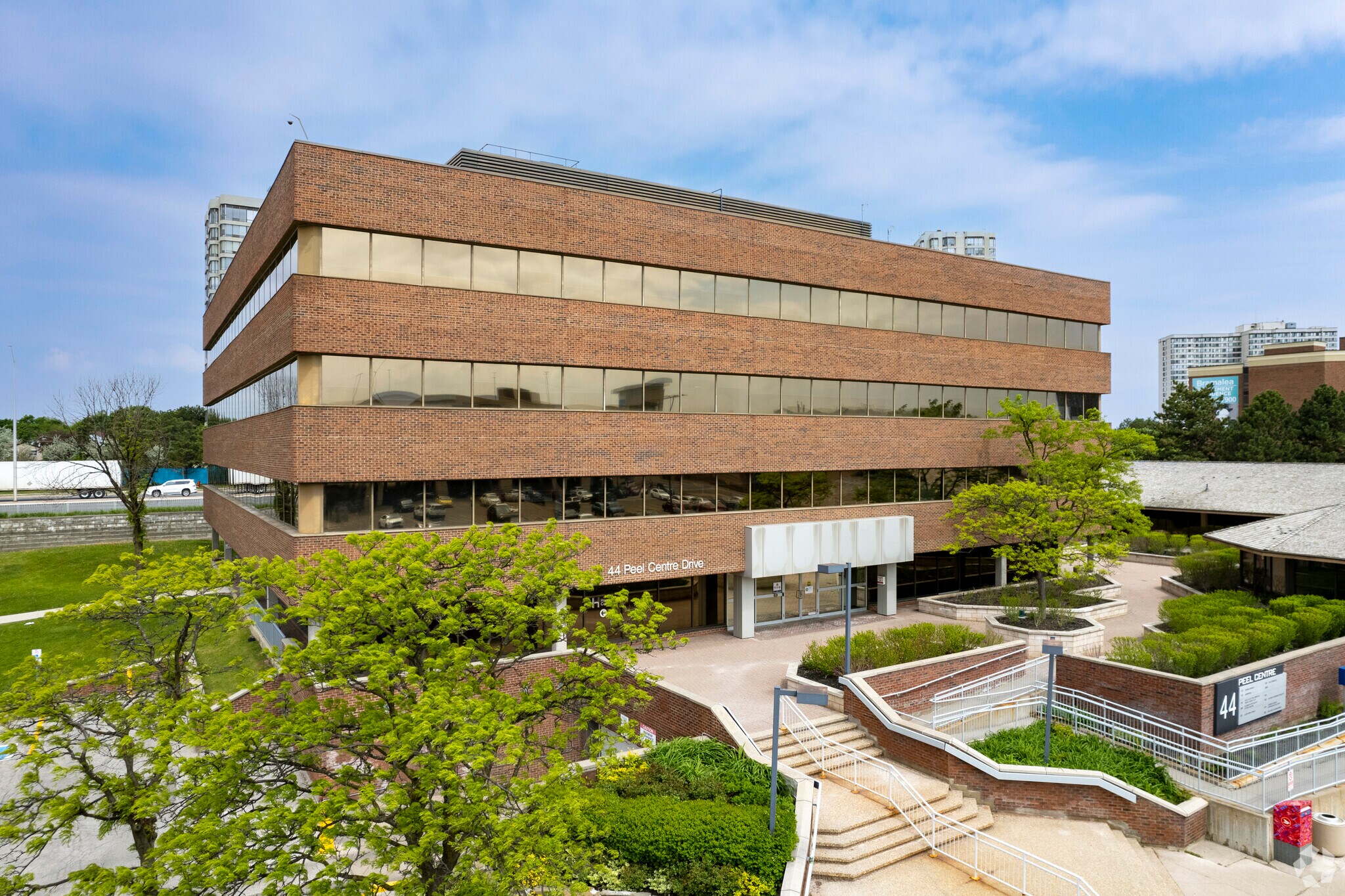 44 Peel Centre Dr, Brampton, ON for sale Primary Photo- Image 1 of 1