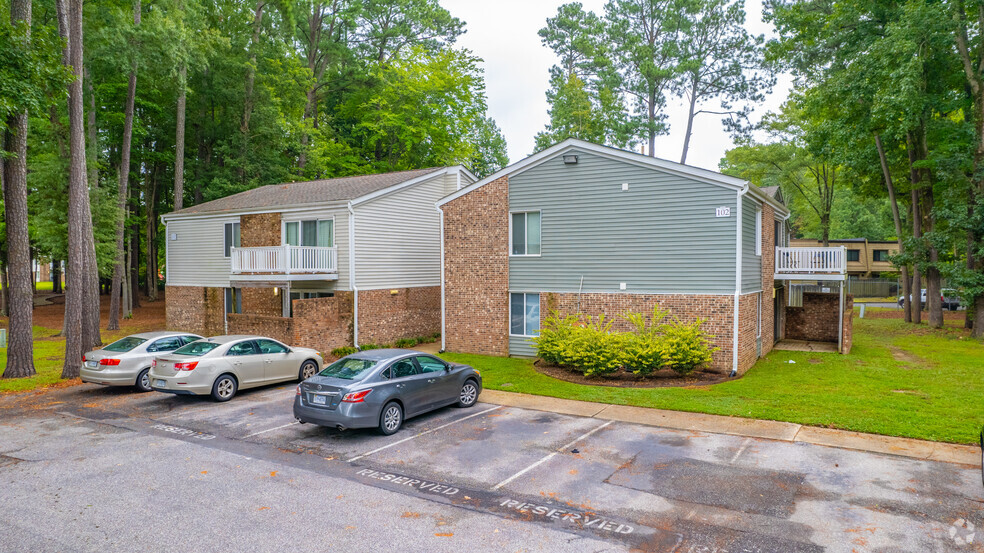 104 Landmark Ct, Newport News, VA à vendre - Photo principale - Image 1 de 21