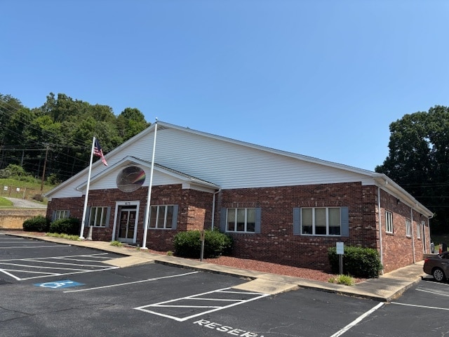 1075 Spruce St, Martinsville, VA for lease Primary Photo- Image 1 of 2