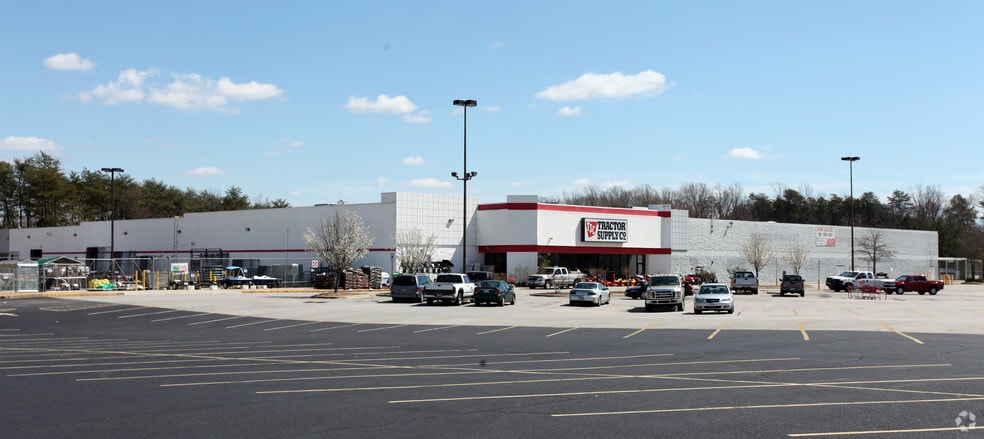 824 S Van Buren Rd, Eden, NC for lease - Building Photo - Image 2 of 6