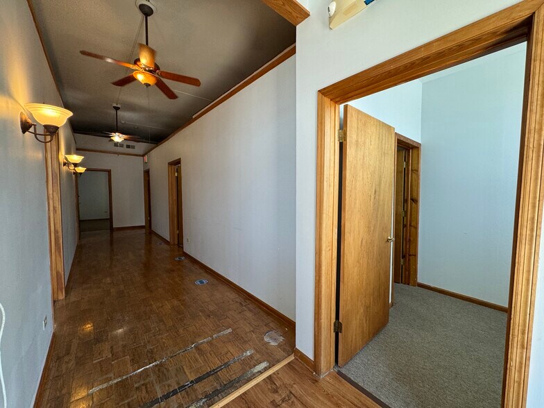 28W583 Stafford Pl, Warrenville, IL à louer - Photo du bâtiment - Image 3 de 8