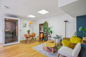 2 Rue Neuve Saint-Pierre, Paris for lease Interior Photo- Image 2 of 10